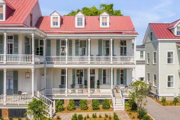 Exterior - The Manor on Spring 91 B- Immaculately Restored Historic Victorian Home in Downtown Charleston (Charleston)