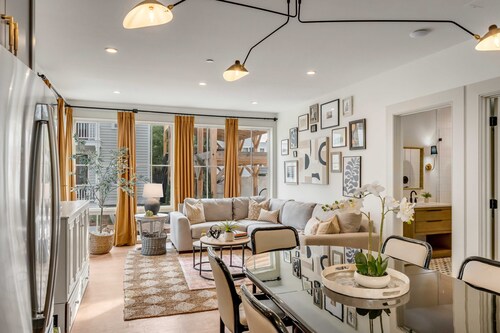 The Manor 93.5 A by Guesthouse Charleston –  New Luxury Home in Downtown Charleston