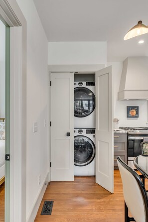 Interior - The Manor 93.5 A by Guesthouse Charleston –  New Luxury Home in Downtown Charleston (Charleston)