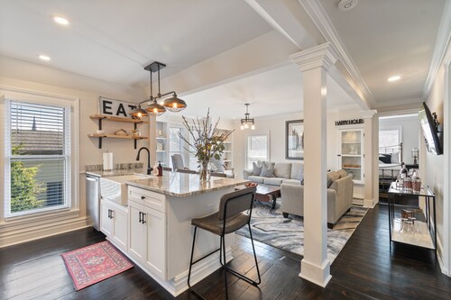 Prime Location, Walk Everywhere- Lux 2 Bedroom in Heart of Pittsford Village