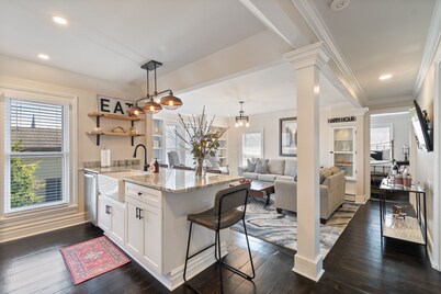 Prime Location, Walk Everywhere- Lux 2 Bedroom in Heart of Pittsford Village