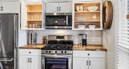Prime Location, Walk Everywhere- Lux 2 Bedroom in Heart of Pittsford Village