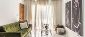 Luxurious apartment in the center of the commercial area