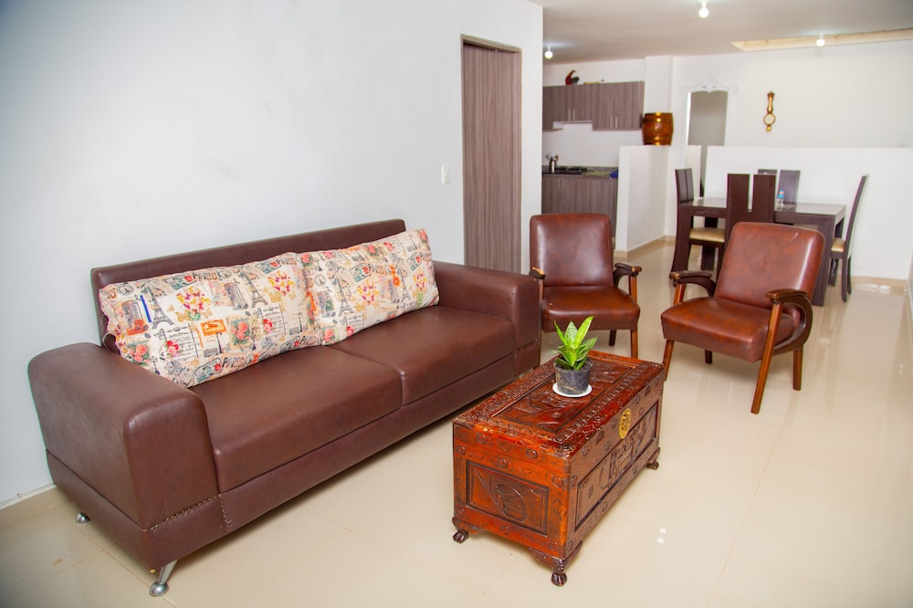 Nice! Very comfy. Fresh. Quiet neighborhood. .
