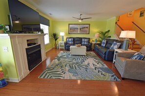 Living area - Surfside Breezes - Second Row in Surfside Beach (Surfside Beach)