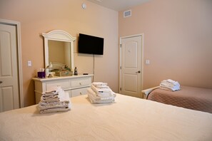 2 bedrooms, free WiFi - Beachfront 2 Bedroom Condo in Cape Canaveral, FL! (Cape Canaveral)