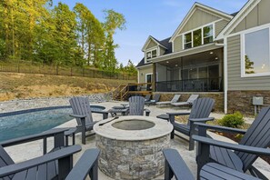 Terrace/patio - Overlook Cove by SoCharm | Game room, basketball, board games, kayaking, and more (Mooresville)