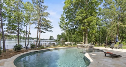Beautiful Waterfront Home with Pool/Hot Tub - Ideal for up to 14 Guests