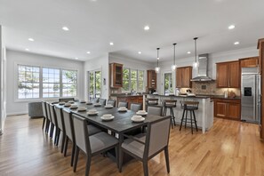 Dining - Beautiful Waterfront Home with Pool/Hot Tub/Firepit/Kayaks/Arcade - Ideal for up to 14 Guests (Denver)