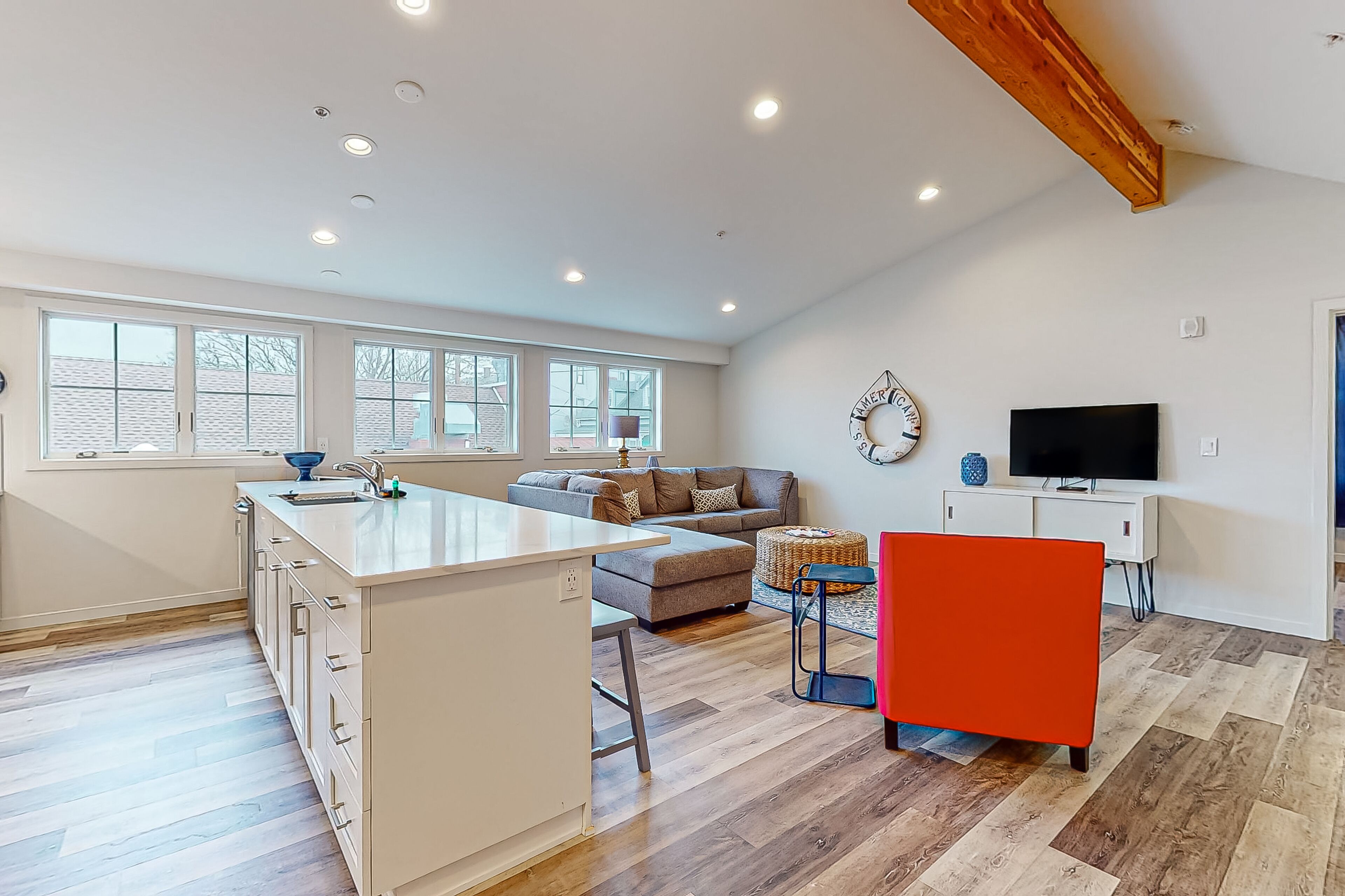 Downtown condo with peek-a-boo water views, W/D, streaming, full kitchen, & WiFi