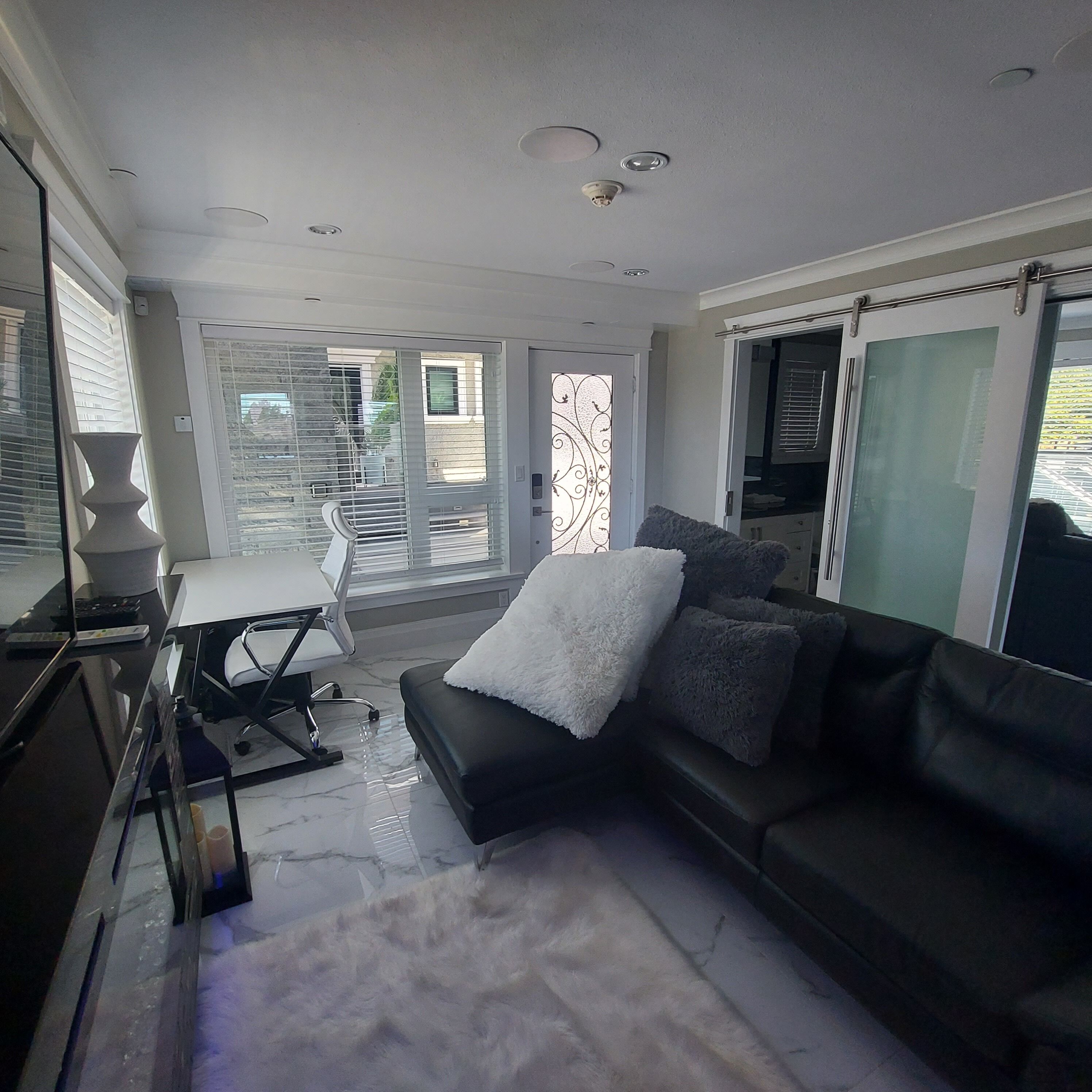 Beautiful New Luxury 3 Bedroom Townhouse - Vancouver