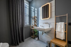 Shower, bidet