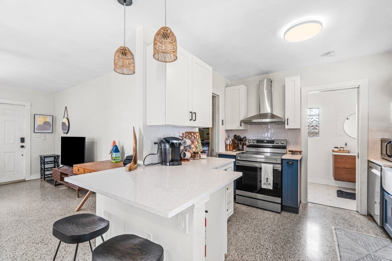 ￼Mid Century Modern Intracoastal Beach House