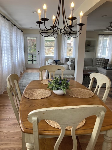 Short Beach Coastal Cottage