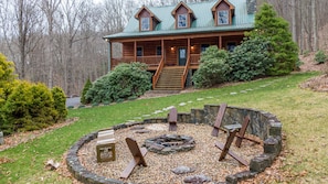 Exterior - The Forge: Dog Friendly Cabin | Firepit | Gated community 15min to West Jefferson! (Lansing)