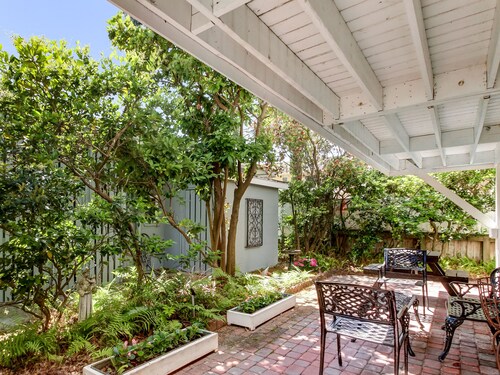 Charming Beach Cottage, Heated Pool Access