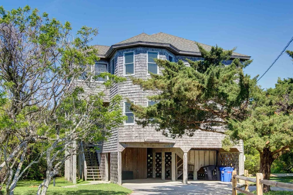 Mad Hatteras | Soundside | Kinnakeet Shores | Avon | Sleeps 8