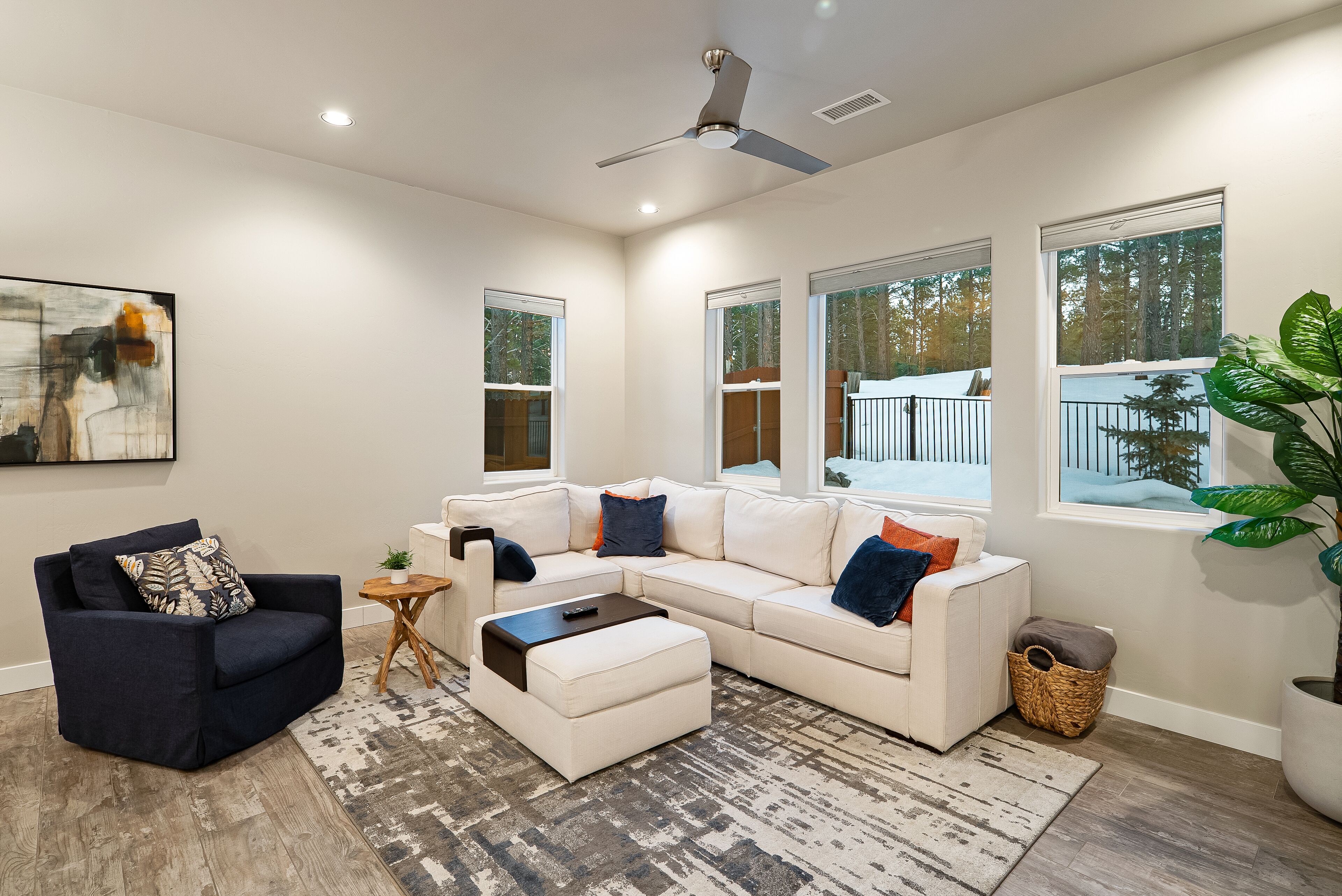 BBQ, corn hole, and direct access to the forest. Close to NAU & downtown Flagstaff!