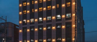 Asherah Villard Aqua Business Hotel