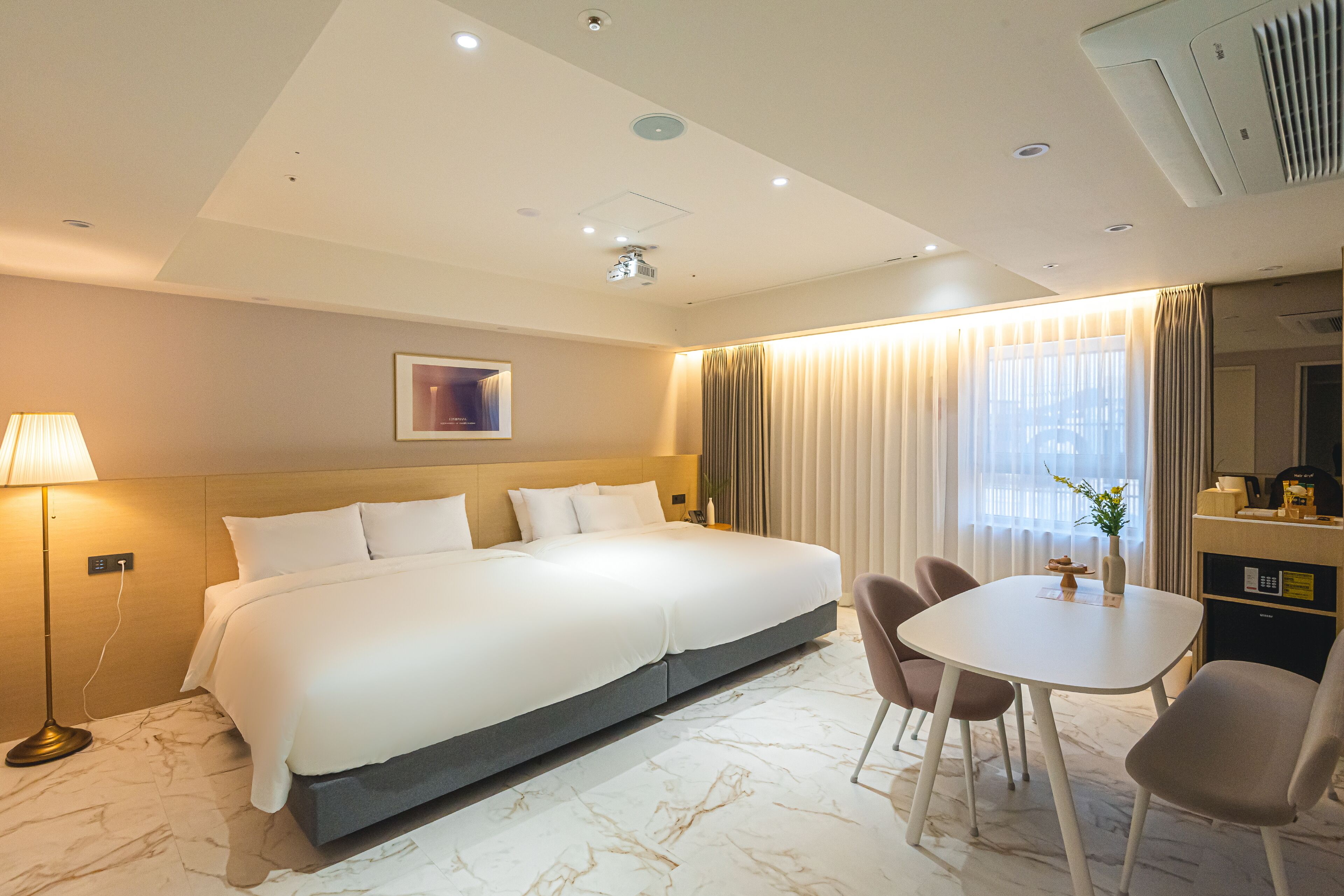 Family Aqua Suite Twin | Premium bedding, down comforters, Tempur-Pedic beds, in-room safe