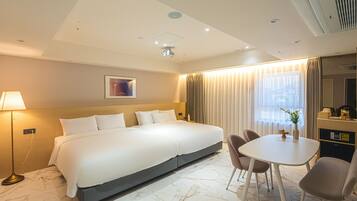 Family Aqua Suite Twin | Premium bedding, down comforters, Tempur-Pedic beds, in-room safe