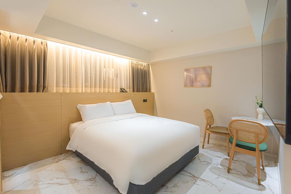 Corner View Premium Double | 1 camera, biancheria da letto di alta qualità, copriletto in piuma