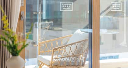 Asherah Villard Aqua Business Hotel