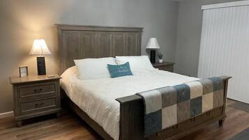 4 Schlafzimmer, Schreibtisch, BĂŒgeleisen/BĂŒgelbrett, kostenloses WLAN