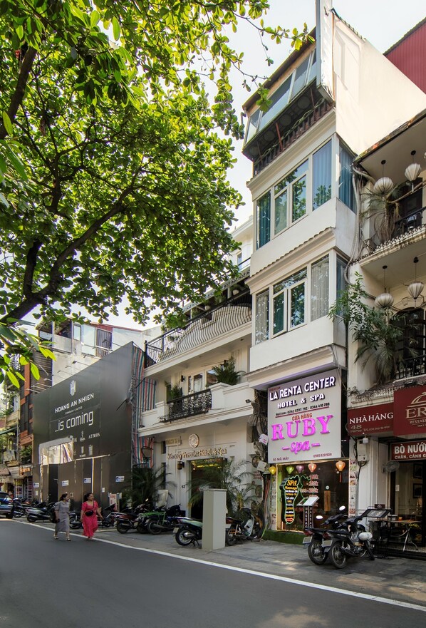 Fassade der Unterkunft – Abend/Nacht