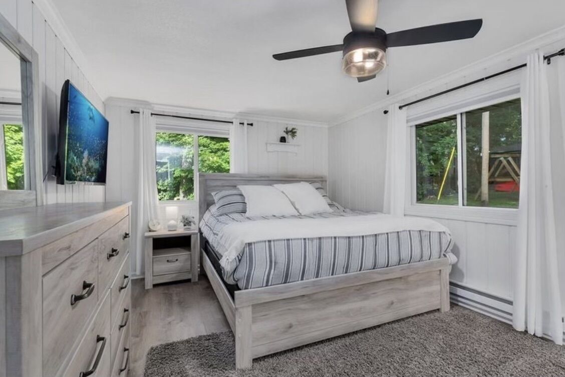 Lake Cabin with Bunkhouse