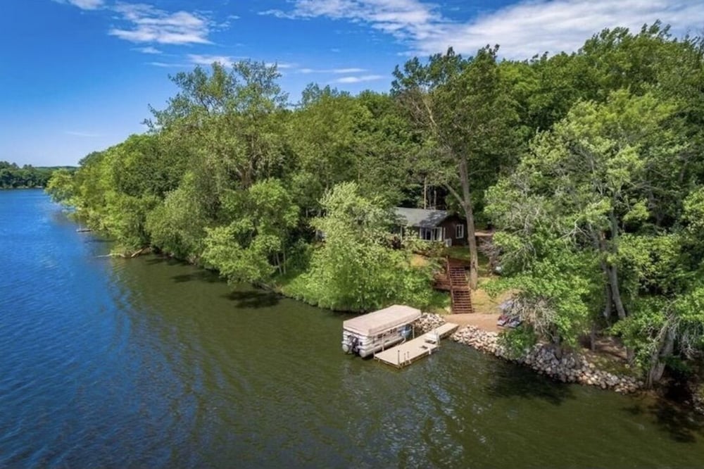 Lake Cabin with Bunkhouse