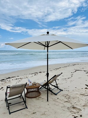 Am Strand, Liegestühle, Strandtücher