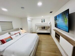 5 chambres, coffre-fort, fer et planche à repasser, lit de bébé portatif