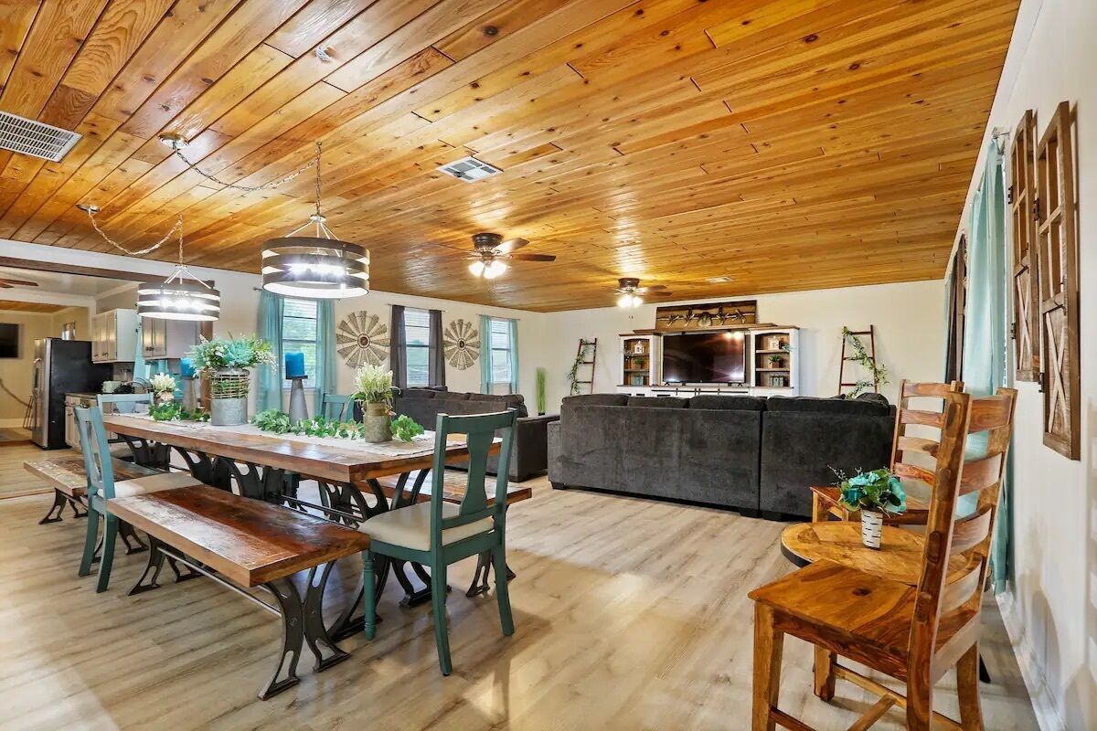 4.95 ac Country Home with pool, basketball/volleyball/soccer and more.