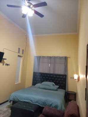 3 bedrooms, internet, bed sheets - java break away (malang)