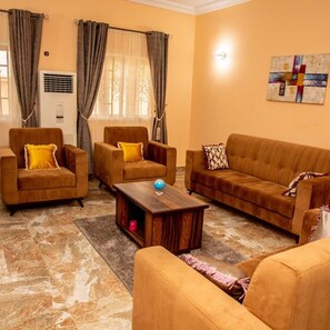 Family Apartment | Desk, free WiFi - Cogent Apartments (Uyo)