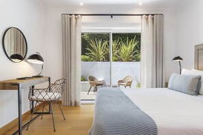 4 bedrooms, iron/ironing board, Internet, bed sheets