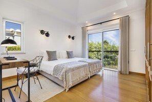 4 bedrooms, iron/ironing board, internet, bed sheets - 5 Star Villa Coconut – Stunning Algarve Luxury (Algarve)