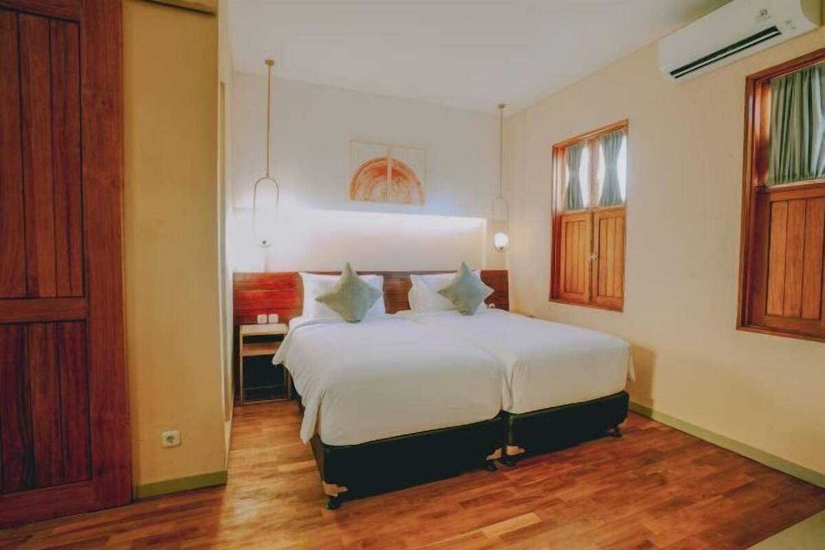 1 bedroom, desk, WiFi