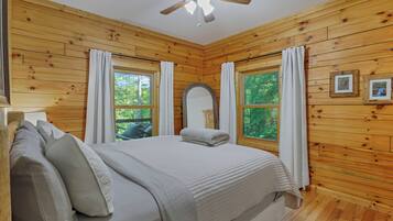 2 Schlafzimmer, Schreibtisch, Bügeleisen/Bügelbrett, kostenloses WLAN