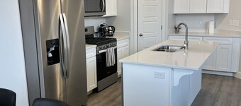 NEW Stylish 4 Bed 3.5 Bath 2 Car Garage House with Mountain View in Lehi Utah