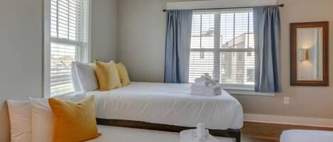 3 chambres, bureau, fer et planche à repasser, lit parapluie