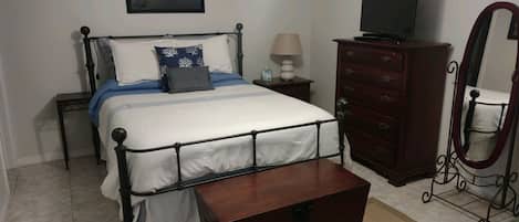 2 bedrooms, iron/ironing board, WiFi, bed sheets