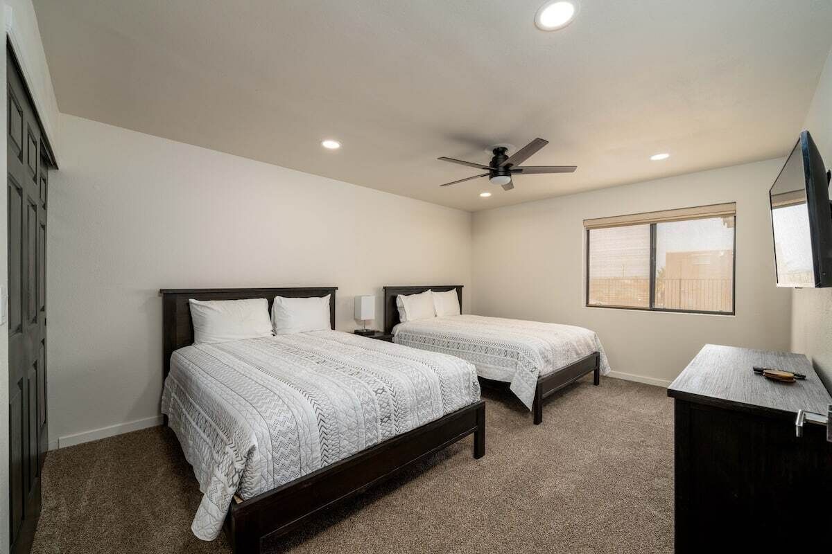 New! Barefoot Villa with a Heated Pool & Spa