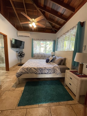 4 bedrooms, in-room safe, desk, iron/ironing board