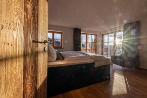 1 bedroom, bed sheets