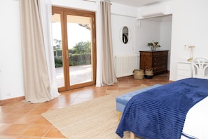 6 habitaciones, tabla de planchar con plancha, wifi y ropa de cama 