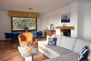 Télévision, cheminée