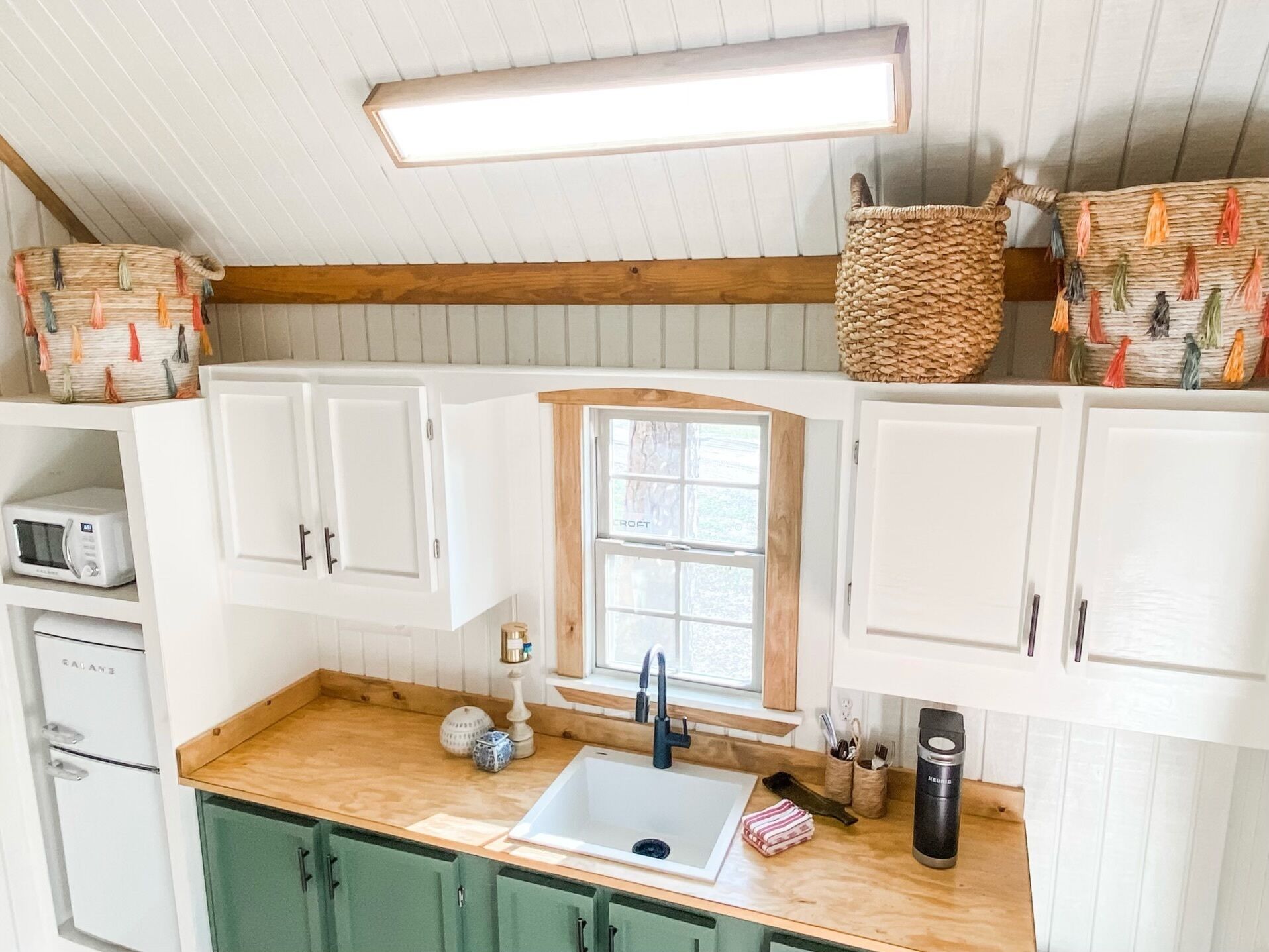 Fridge, microwave, coffee/tea maker, toaster