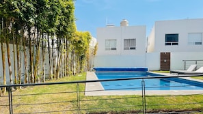 Opvarmet pool